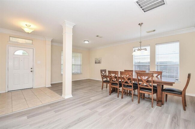 Foto del edificio - 7509 Lakeside Manor Ln