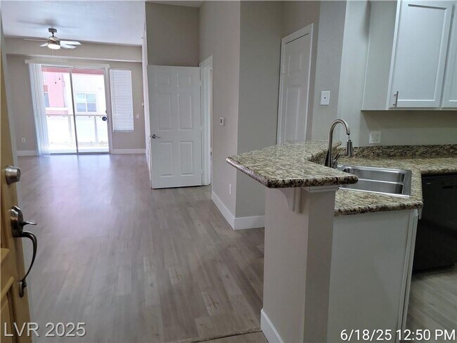 Building Photo - FABULOUS 2 BED, 2 BATH PARK AVENUE CONDO