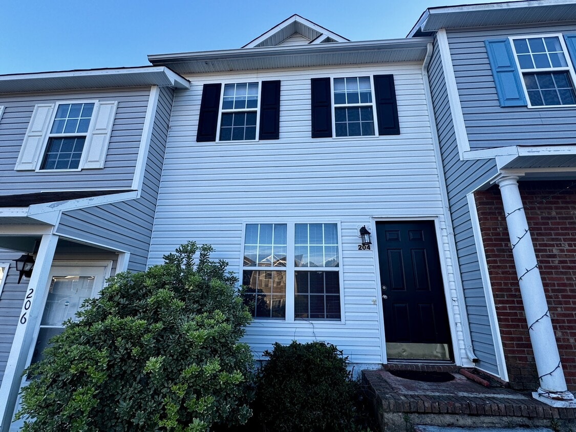 Foto principal - 204 Meadowbrook Ln