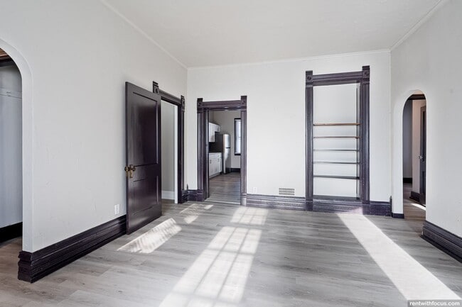 Building Photo - 803 N Broadway