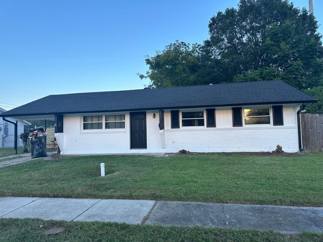 Building Photo - 1900 River Oaks Dr