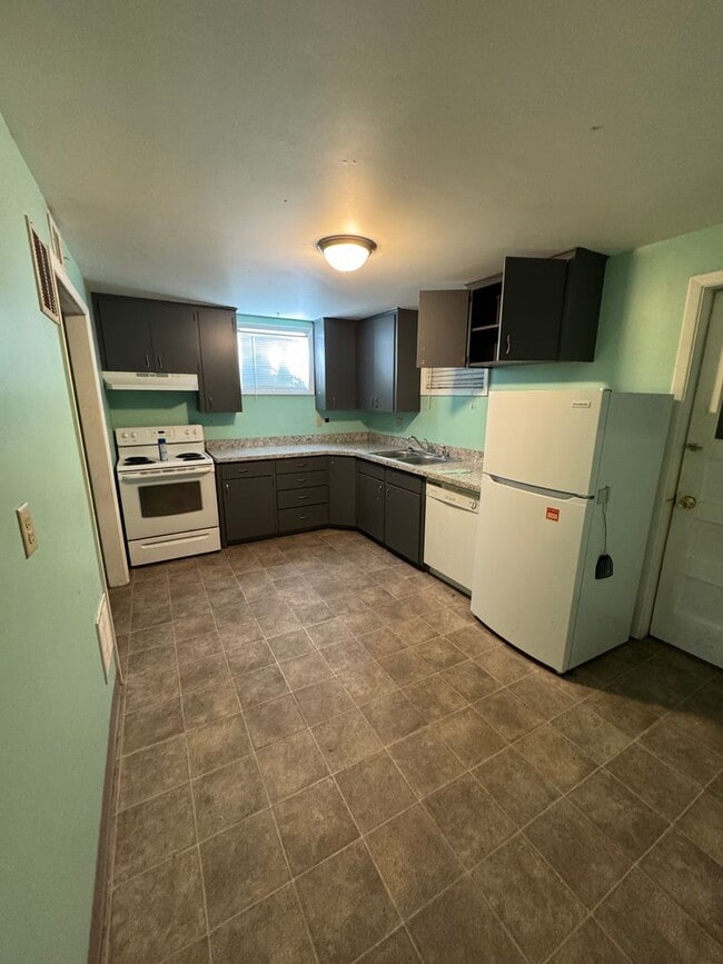 Building Photo - 1724 14th Ave S