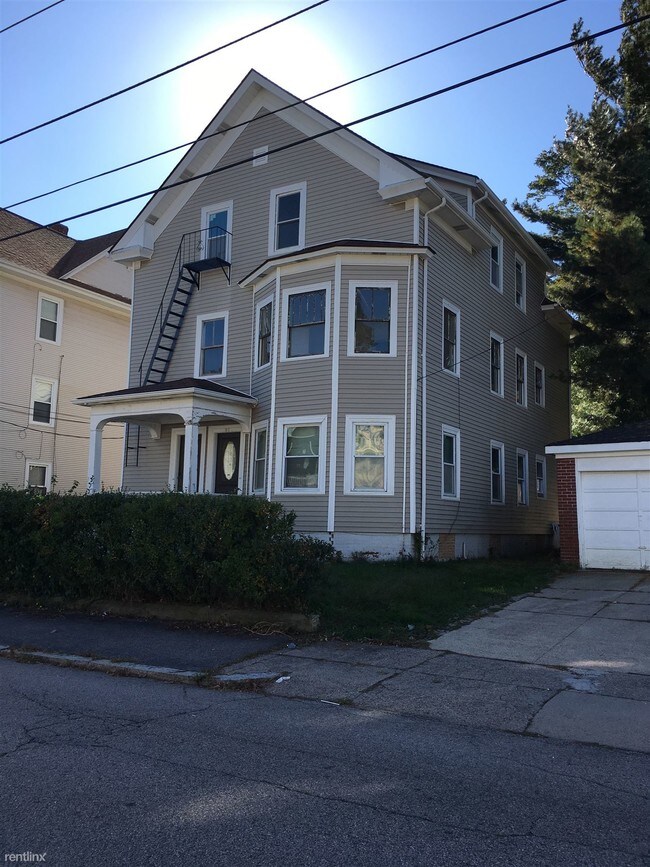 87 Maynard St, Pawtucket, RI 02860 Condo for Rent in Pawtucket, RI