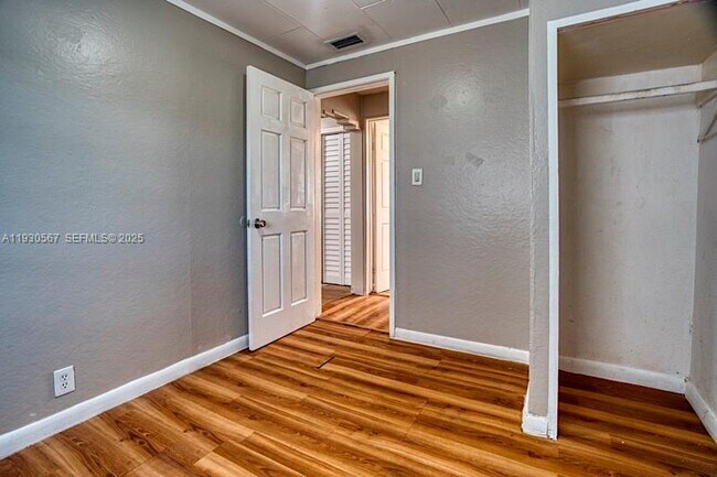 Foto del edificio - 3438 SW 2nd St