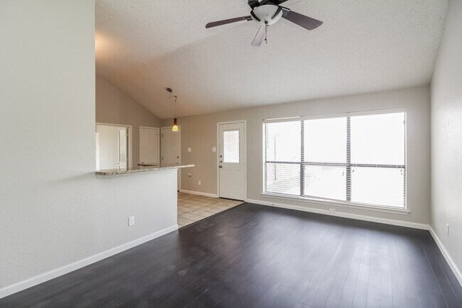 Foto del edificio - 936 Manor Dr