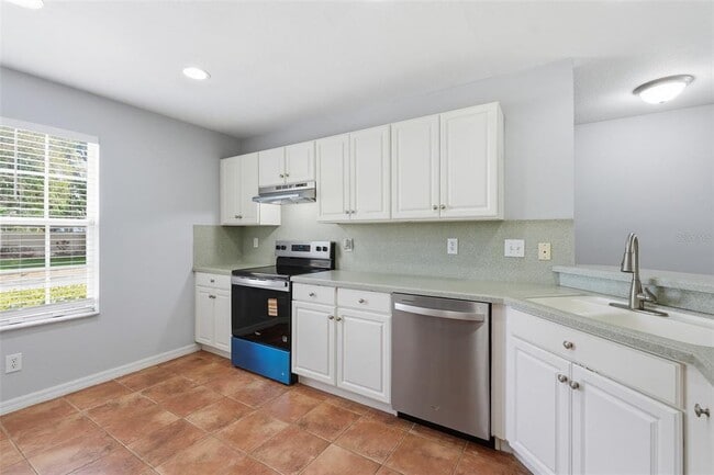 Building Photo - 2505 Harn Blvd