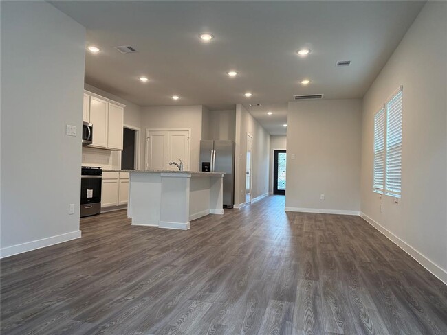 Building Photo - 5827 Blue Grama Dr