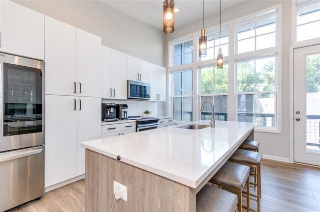 Photo - 912 Brees Ct Townhome