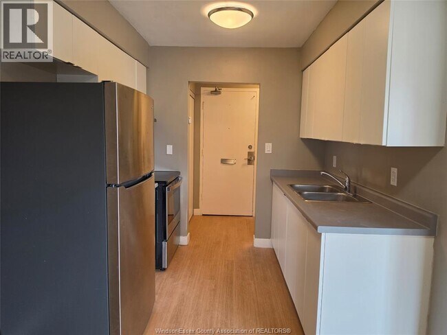 Photo du bâtiment - 3905 Riverside Dr E