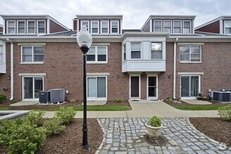 Building Photo - 142 Quincy Shore Dr