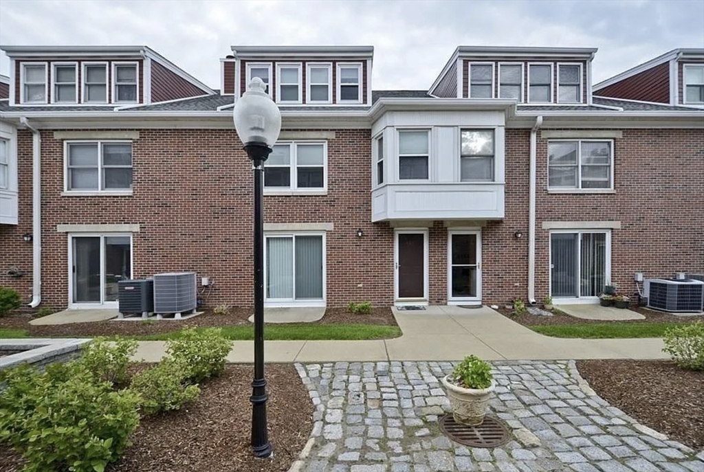 Foto principal - 142 Quincy Shore Dr