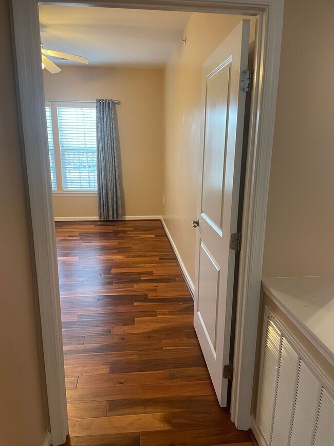 Foto del edificio - Updated 2  Bedroom, 2 Bath Condo  - Westwood Village at Charter Colony