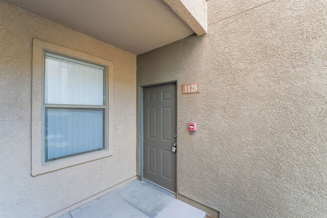 Foto del edificio - Move-in ready 2-bedroom 2-bath condo in th...
