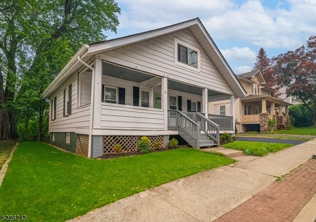 Building Photo - 21 Ledgewood Ave