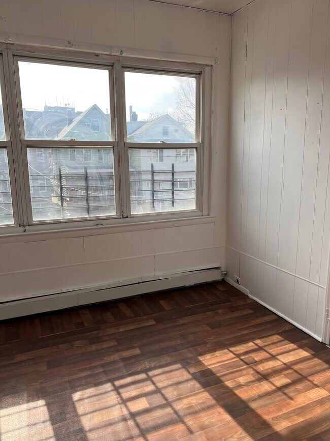 Building Photo - 29 E 31st St