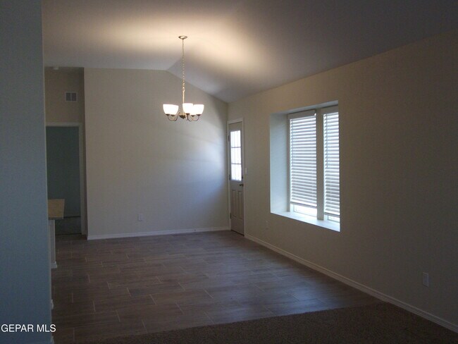 Building Photo - 5013 Vincent James St