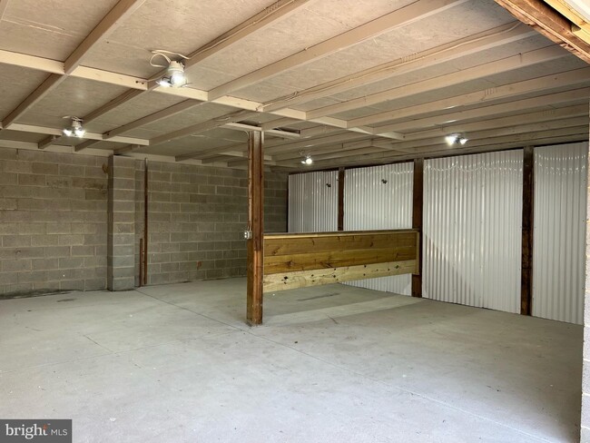 Building Photo - 42873 Lucketts Rd