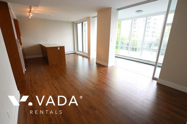 Building Photo - Tower Green At West 2 Bed Apartment Rental...
