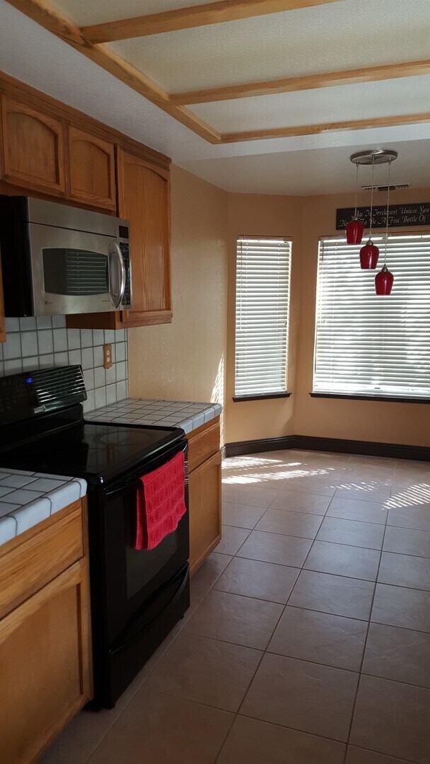 Foto del edificio - Modesto 3 Bedroom 2 Bath Charmer