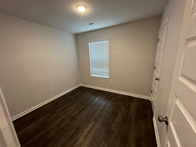 Foto del edificio - AVAILABLE NOW — Move-In Ready 3-Bedroom, 2-Bath Home in Kilpatrick Landing