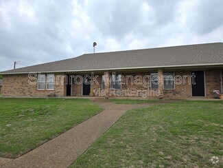 Building Photo - 1721 Breezy Dr