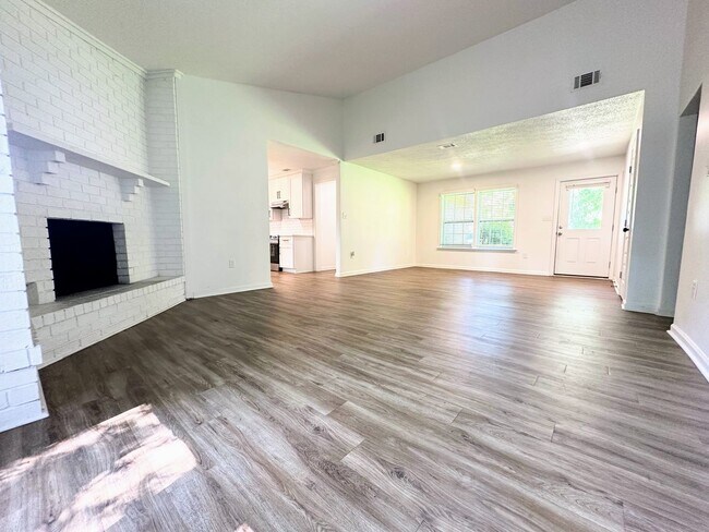 Foto del edificio - Full Renovated  4 Bed/2 Bath Oasis in Geor...