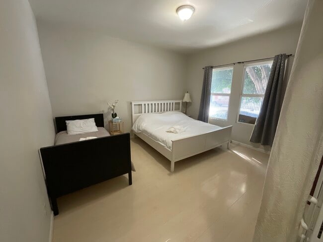 #349 - 347 10th St