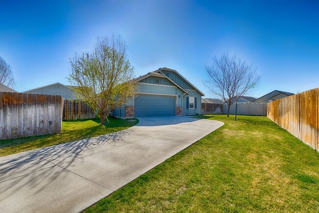 Building Photo - 1052 N Star Bright Ln