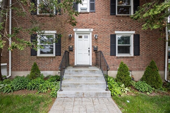 Building Photo - 147 Lowell Ave