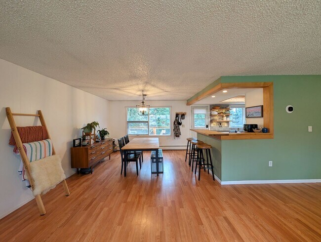 Foto del edificio - Unfurnished Vly Home 3BD+Den, 1.5BA, 1844 Sq Ft, 2 Car Gar, Fenced Yd