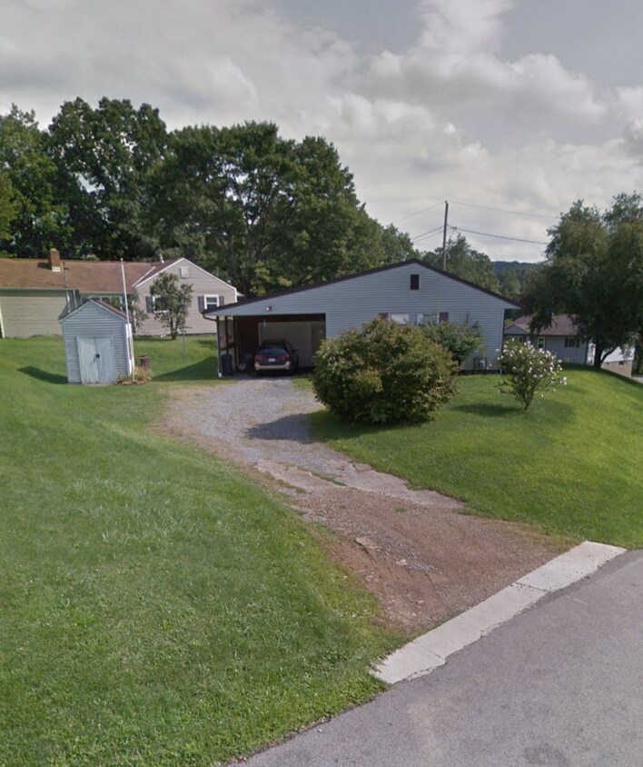 2 Crestview Dr, Franklin, PA 16323 House Rental in Franklin, PA