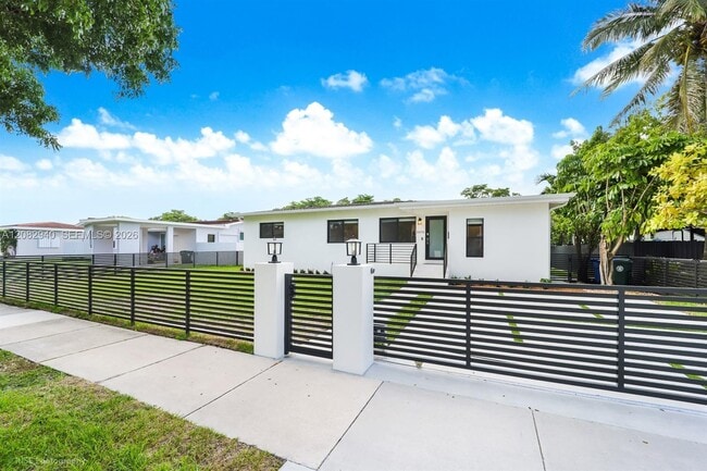 Building Photo - 5970 SW 16th St