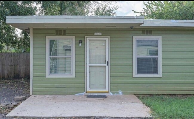 Building Photo - 4106 S Shields Blvd