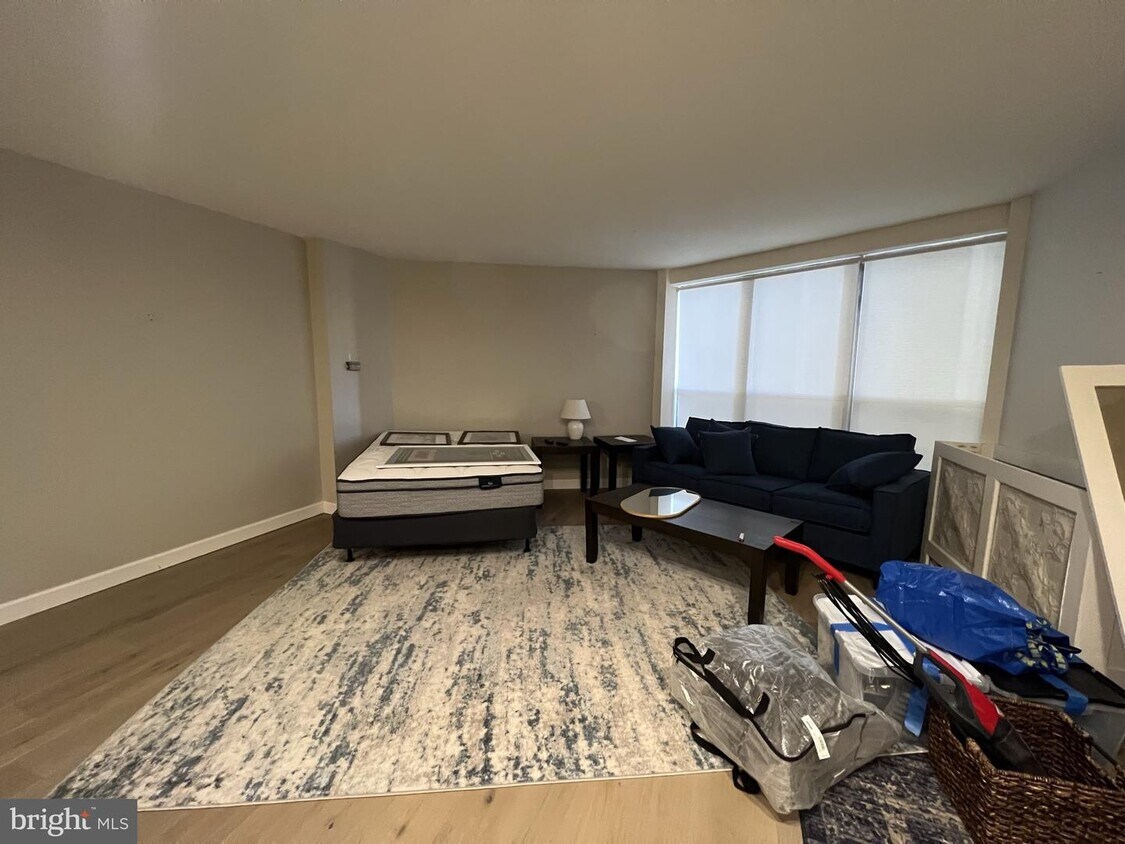 22430 W Rittenhouse Square Unit 1703, Philadelphia, PA 19103 Room