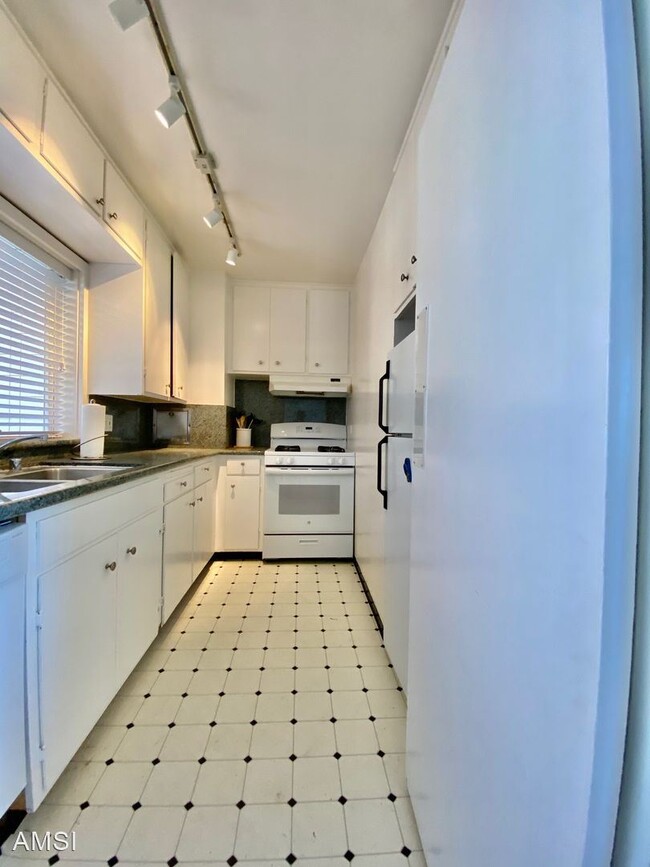 Building Photo - 1 br, 1 bath House - 980 Green Street # 3