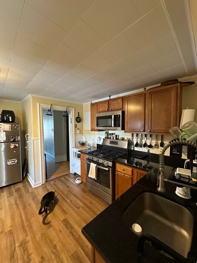 Building Photo - 282 Summer St