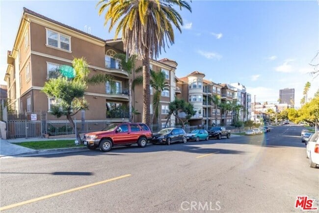 Building Photo - 917 S New Hampshire Ave