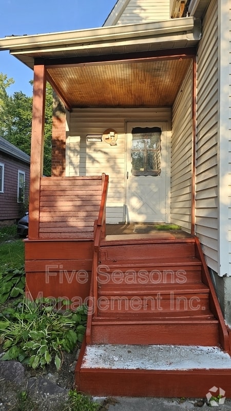 Building Photo - 205 N Willard St