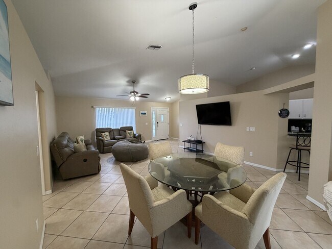 Foto del edificio - 2126 SE 5th Ct