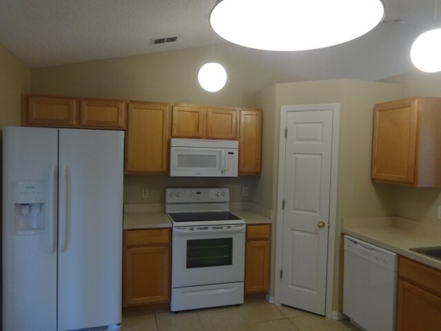 Foto del edificio - 2056 Redwood Cir NE