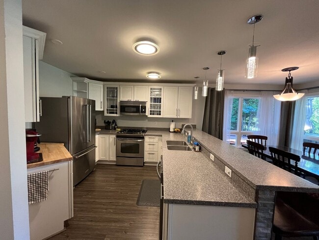 Building Photo - 883 St Andrews Dr