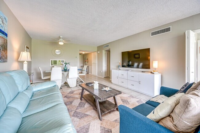 Foto del edificio - 745 W Country Club Dr