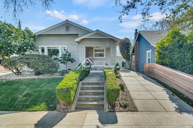 Building Photo - Charming East Sac 2bd/1ba House with 2 Car...