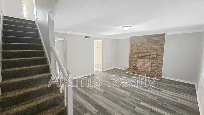 Foto del edificio - 3011 Spruce Cir - 1