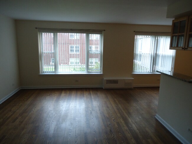 Building Photo - 2424 W Estes Ave