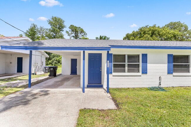 Building Photo - 1923 Bonneville Dr