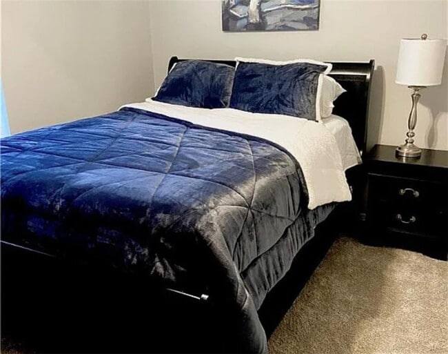 Building Photo - 826 W Peachtree Dr