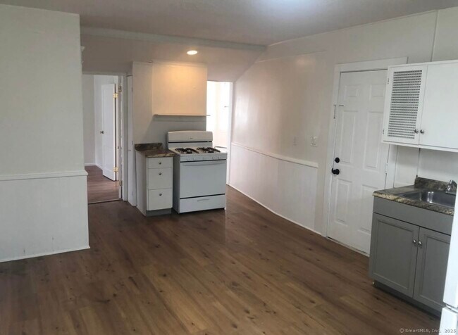 Building Photo - 167 Chestnut Ave