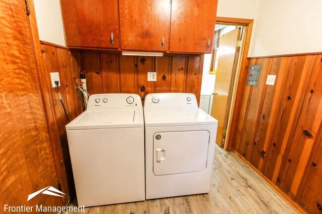 5 br, 2 bath House - 1416 Hillcrest - 4