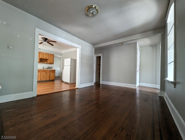 Building Photo - 213 Lincoln Pl